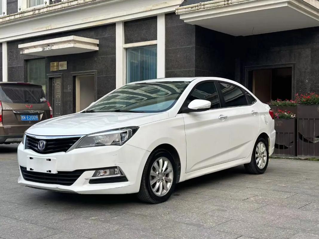 长安悦翔v7参数 长安悦翔v7新车多少钱