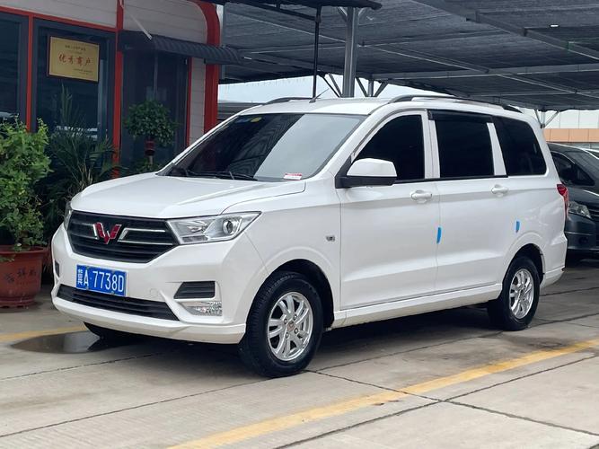 五菱宏光s五座新车图片 五菱宏光s五座全图