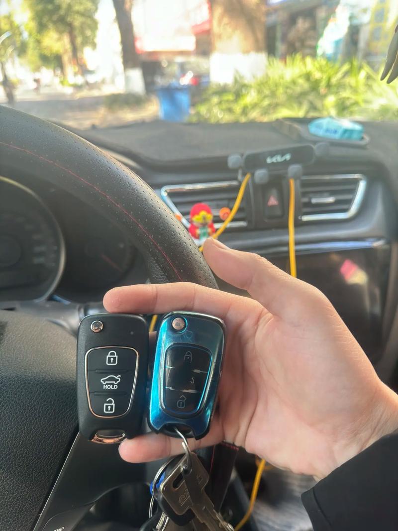 起亚k5钥匙多少钱一把(起亚k5钥匙坏了怎么启动)