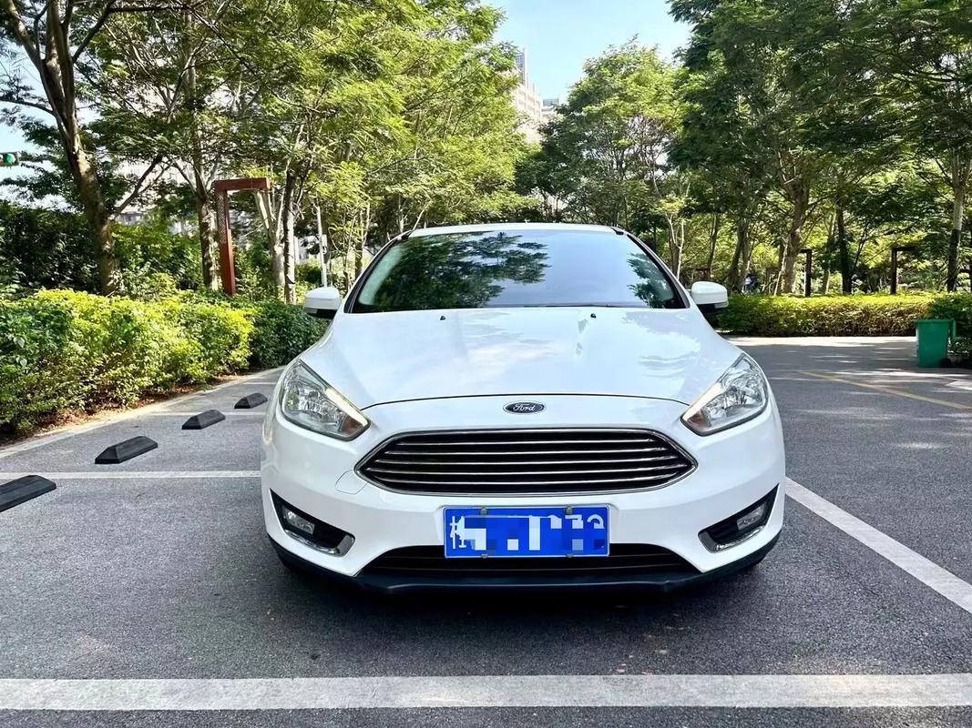 福特新福克斯三厢 福特新福克斯三厢白色18款多少钱