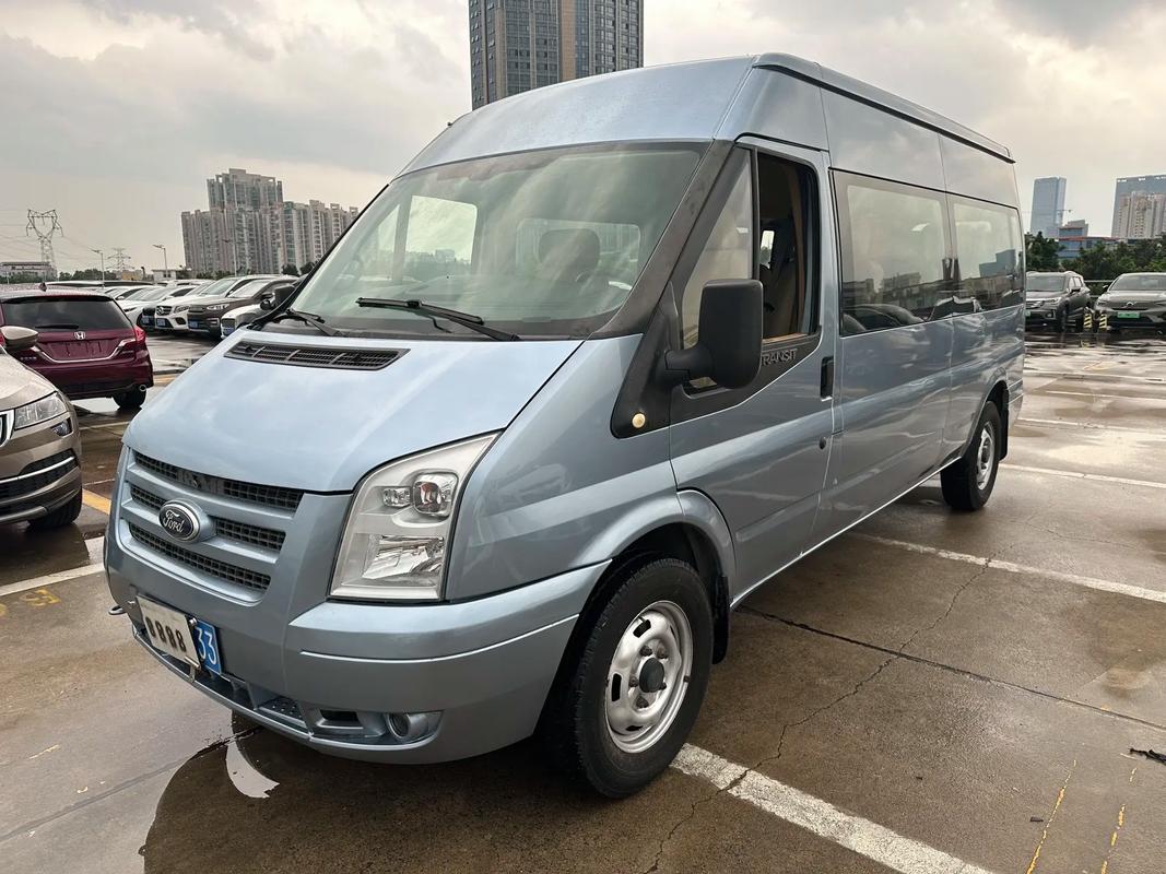 新世代全顺长轴中顶六座/新世代全顺六坐低顶汽油版