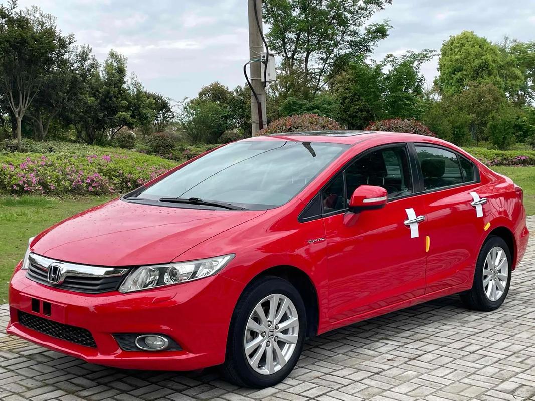 本田思域2014款图片(本田思域2014年款)