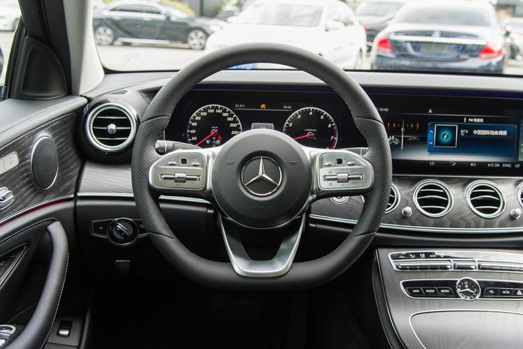 奔驰e300l内饰,奔驰E300l内饰