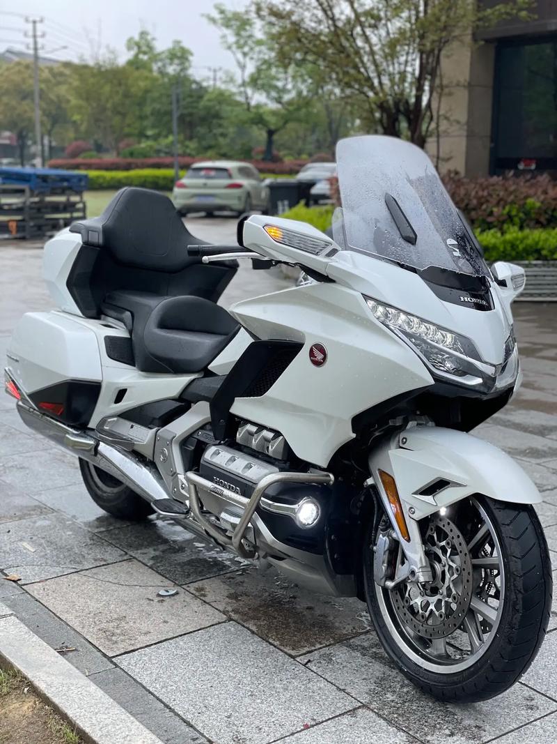 本田金翼1800巡航摩托车多少钱 本田金翼1800cc摩托车到底多少钱