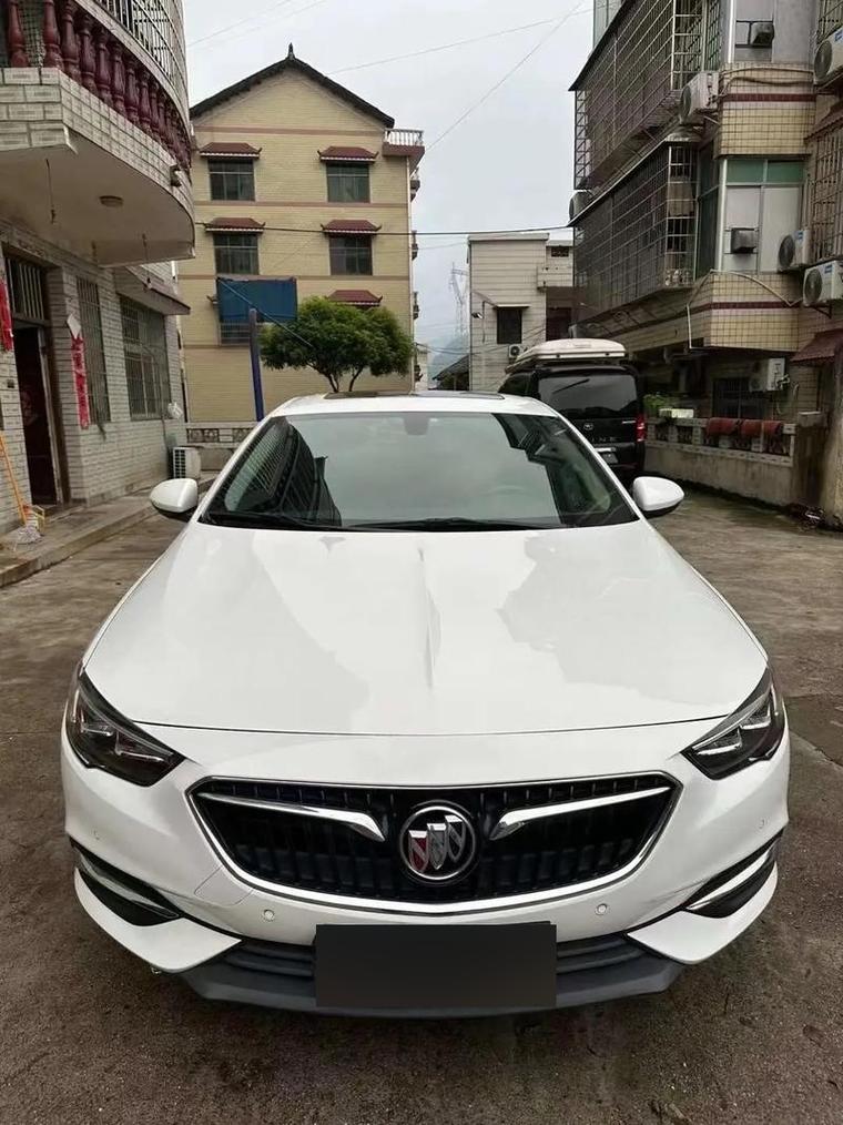 2021款别克君威 2021款别克君威白色是什么白